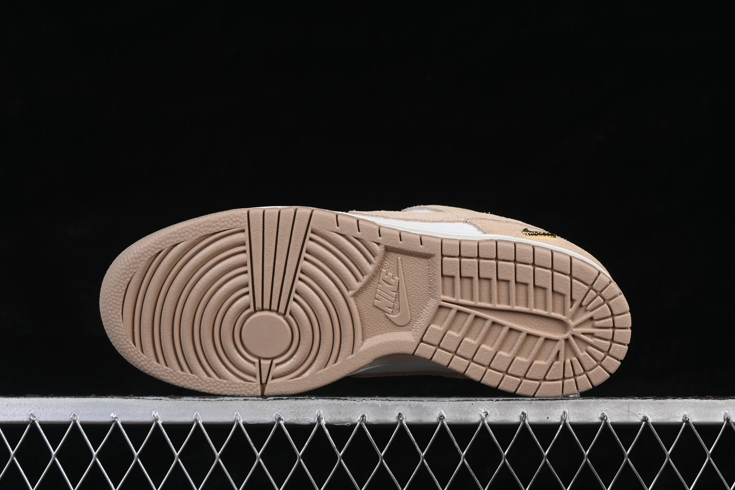 All Categories Nk SB Dunk Series Nk SB Dunk Low Low-top sneakers Nike SB Dunk Low Year of the Horse White Wheat Yellow Low-top casual sneakers IO4244-101